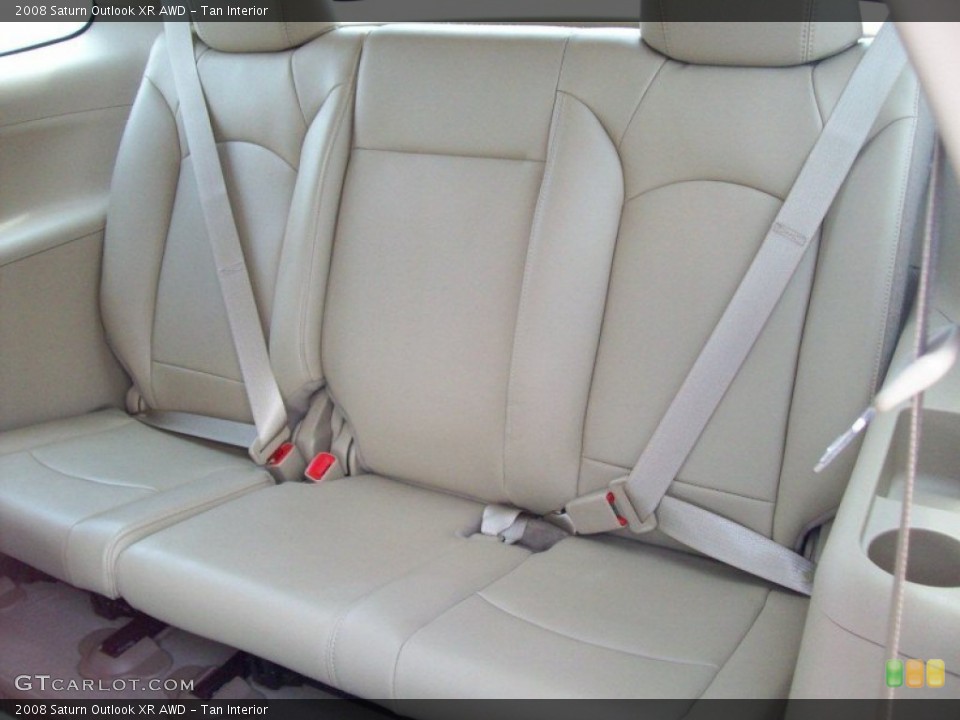 Tan Interior Photo for the 2008 Saturn Outlook XR AWD #49916199