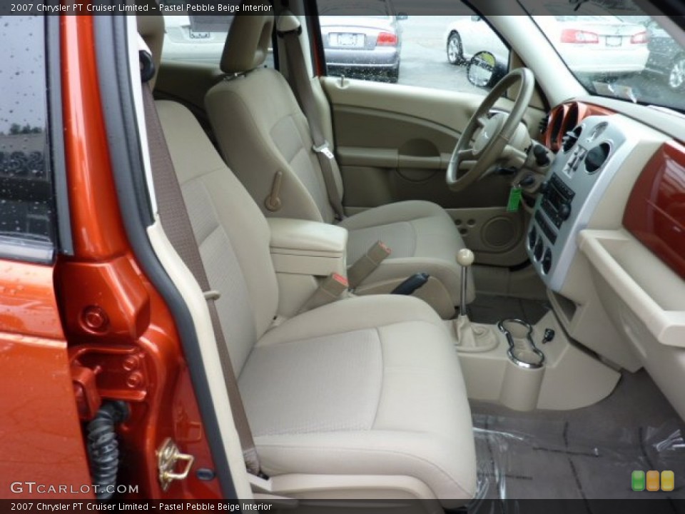 Pastel Pebble Beige Interior Photo for the 2007 Chrysler PT Cruiser Limited #49928520