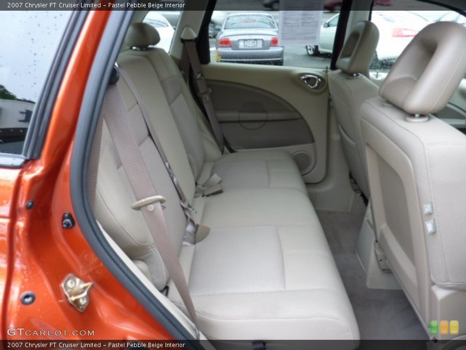 Pastel Pebble Beige Interior Photo for the 2007 Chrysler PT Cruiser Limited #49928565