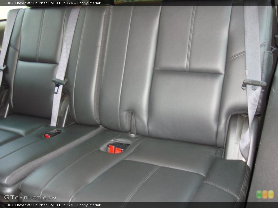 Ebony Interior Photo for the 2007 Chevrolet Suburban 1500 LTZ 4x4 #49938998
