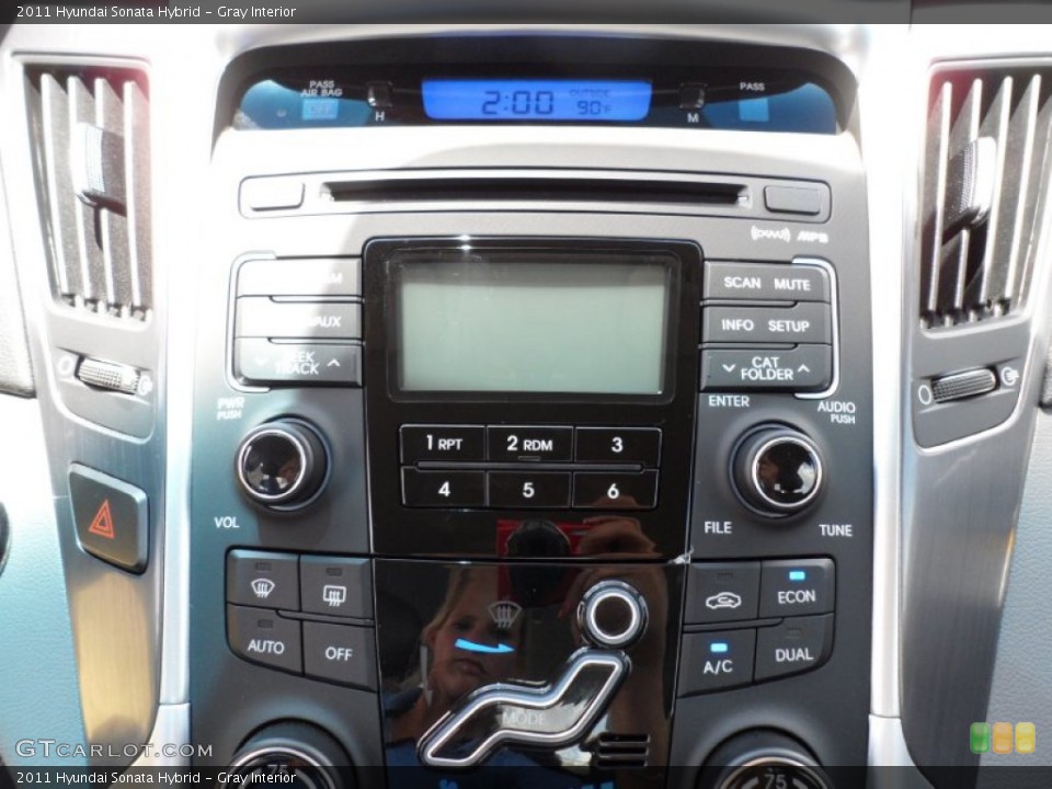 Gray Interior Controls for the 2011 Hyundai Sonata Hybrid #49947788