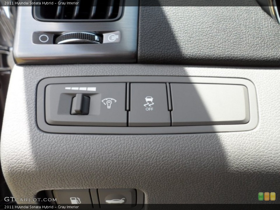 Gray Interior Controls for the 2011 Hyundai Sonata Hybrid #49947851