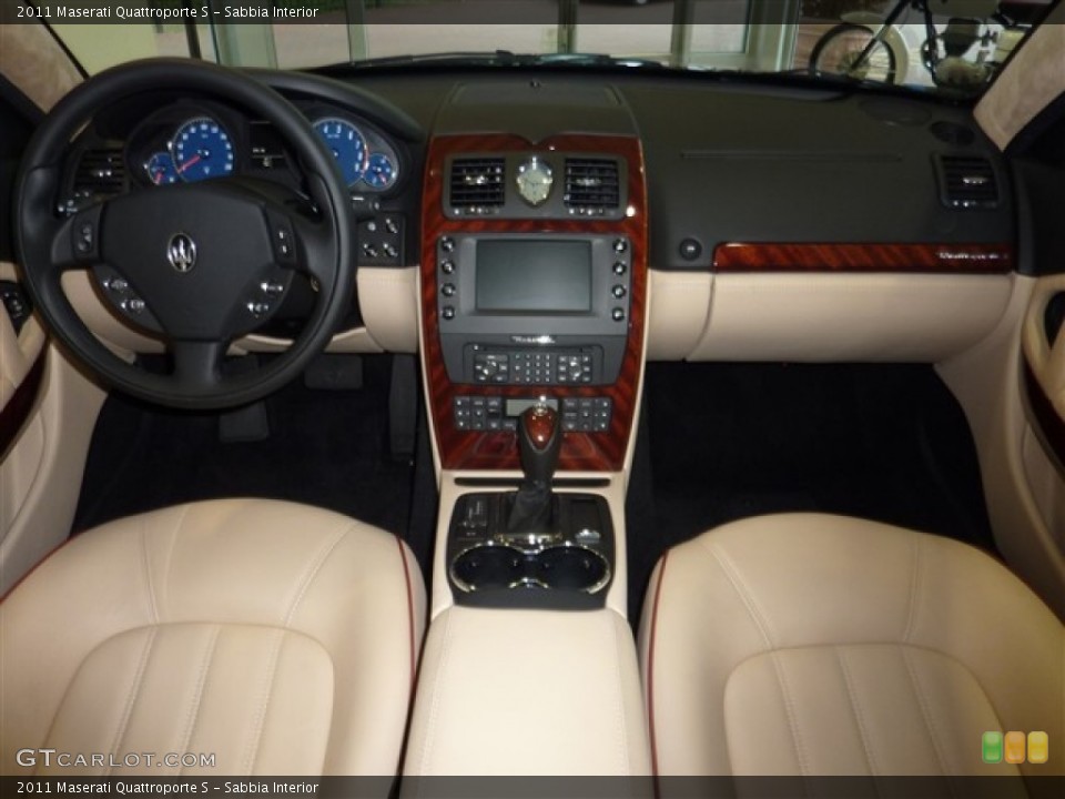 Sabbia Interior Dashboard for the 2011 Maserati Quattroporte S #49953914