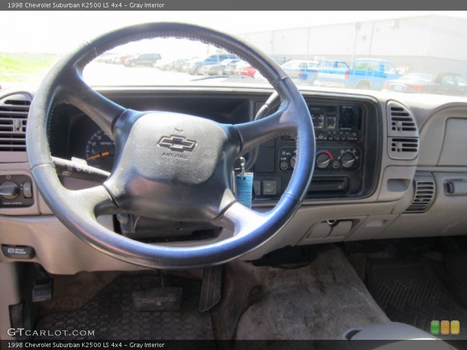 Gray Interior Photo for the 1998 Chevrolet Suburban K2500 LS 4x4 #49955303