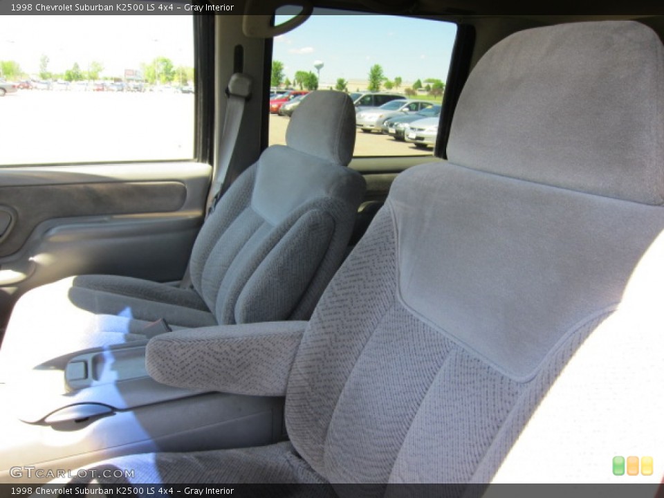 Gray Interior Photo for the 1998 Chevrolet Suburban K2500 LS 4x4 #49955333