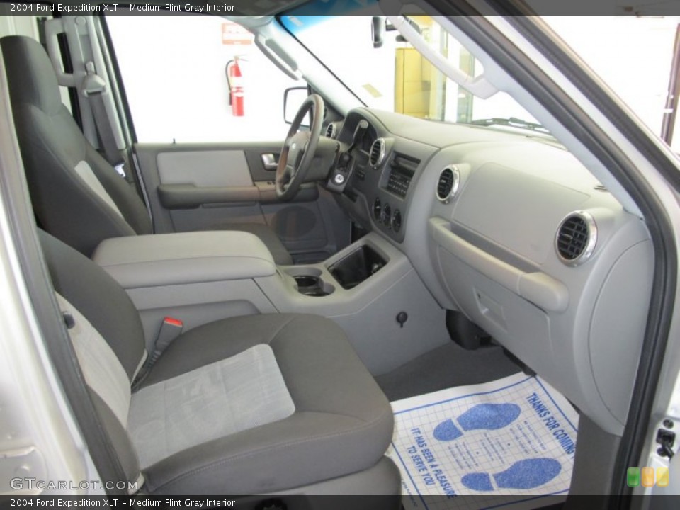 Medium Flint Gray Interior Photo for the 2004 Ford Expedition XLT #49958213