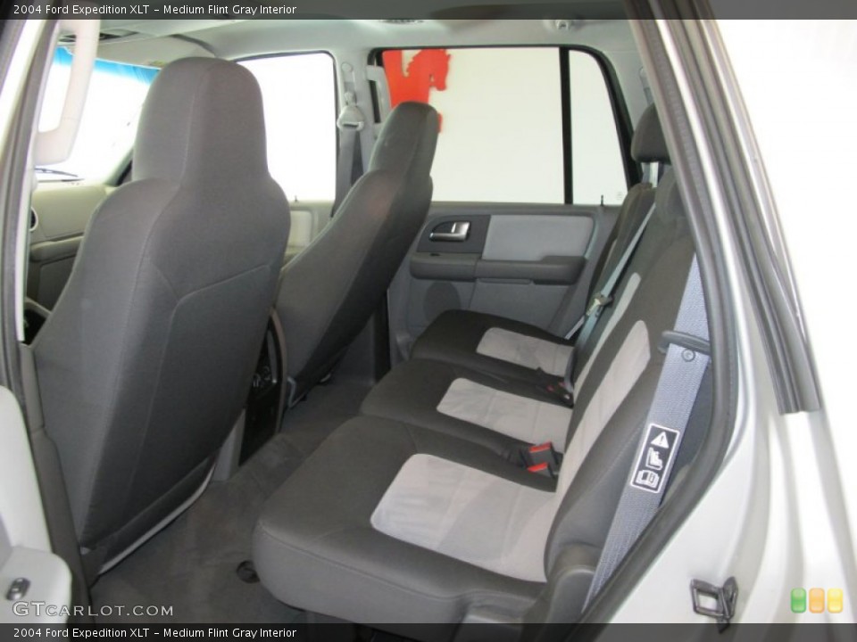 Medium Flint Gray Interior Photo for the 2004 Ford Expedition XLT #49958225