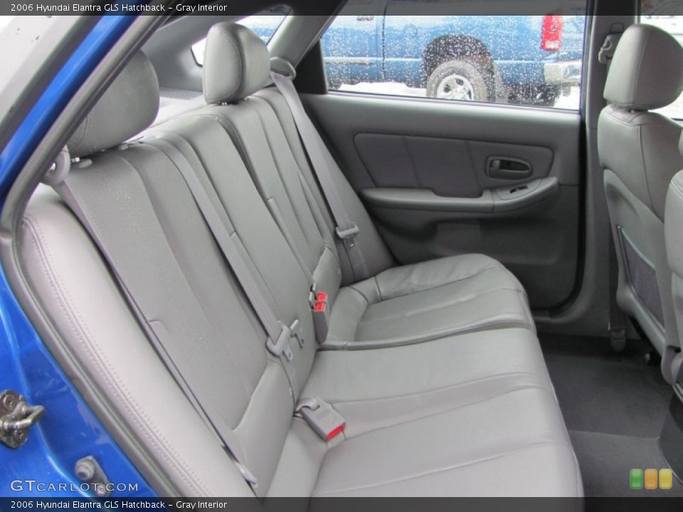 Gray Interior Photo for the 2006 Hyundai Elantra GLS Hatchback #49963175