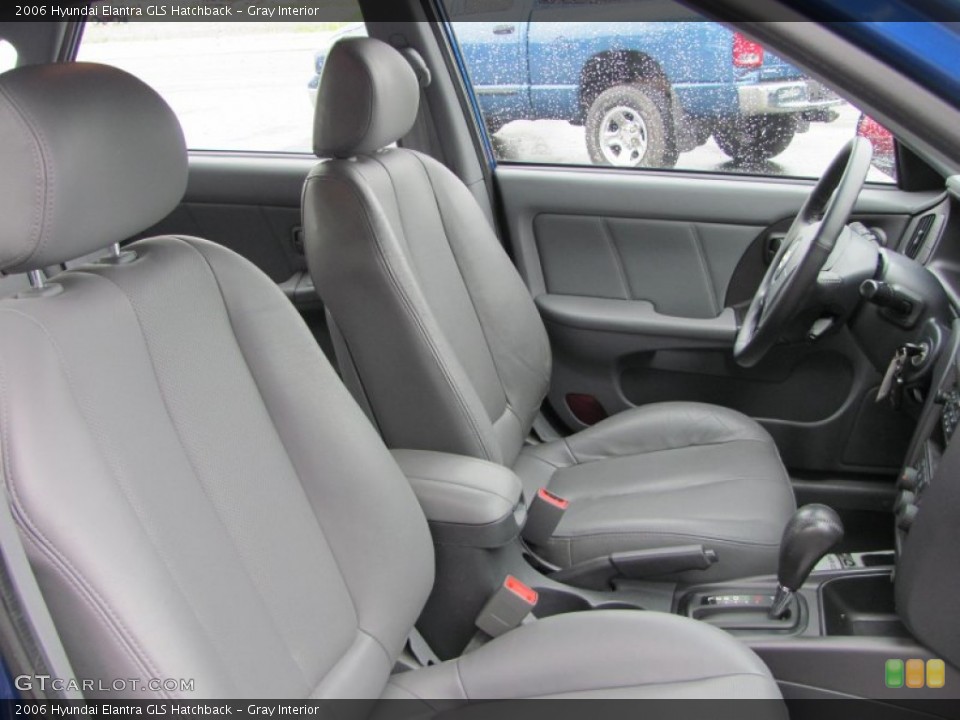 Gray Interior Photo for the 2006 Hyundai Elantra GLS Hatchback #49963184