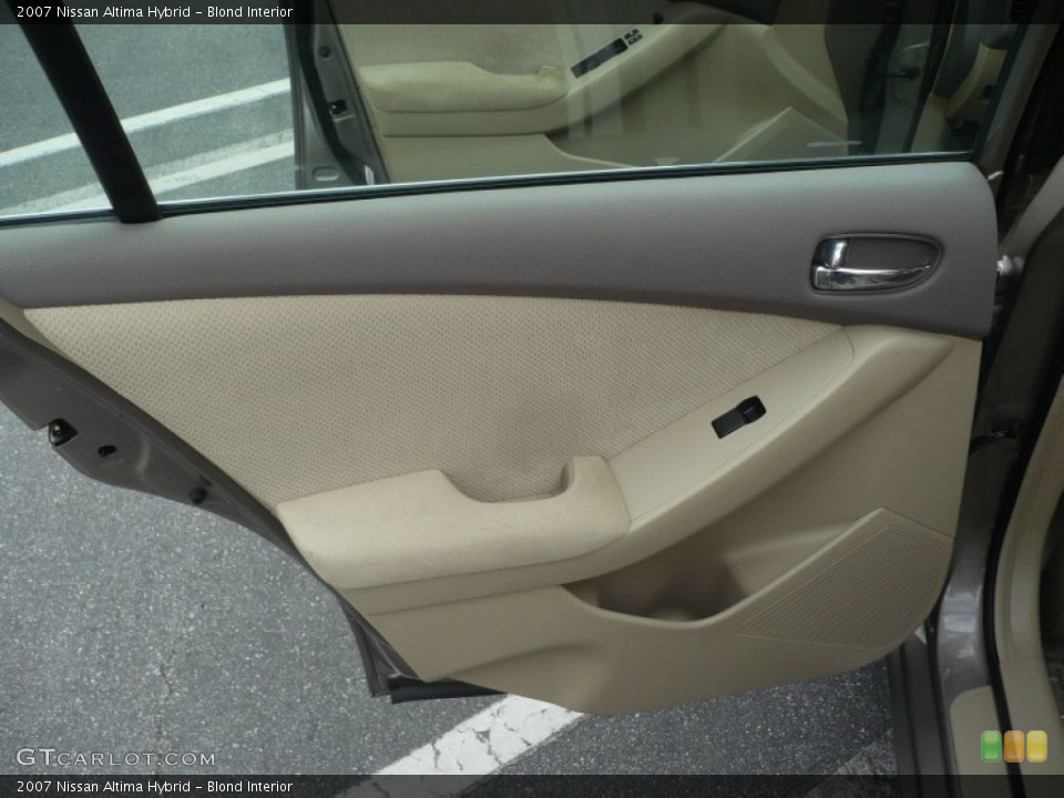 Blond Interior Door Panel for the 2007 Nissan Altima Hybrid #49980078