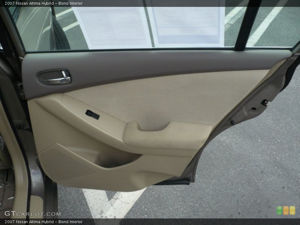 Blond Interior Door Panel for the 2007 Nissan Altima Hybrid #49980111