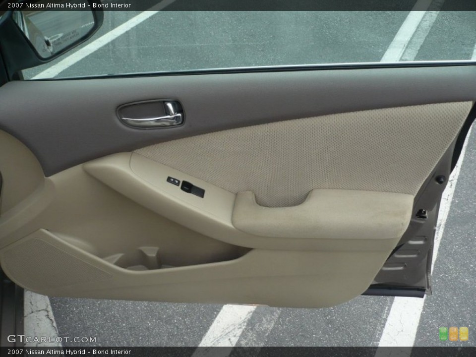 Blond Interior Door Panel for the 2007 Nissan Altima Hybrid #49980144