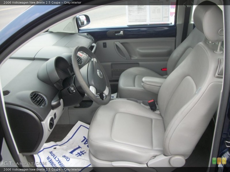 Grey Interior Photo for the 2006 Volkswagen New Beetle 2.5 Coupe #49981815