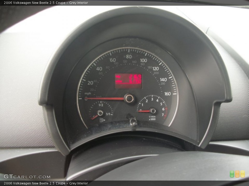 Grey Interior Gauges for the 2006 Volkswagen New Beetle 2.5 Coupe #49981830