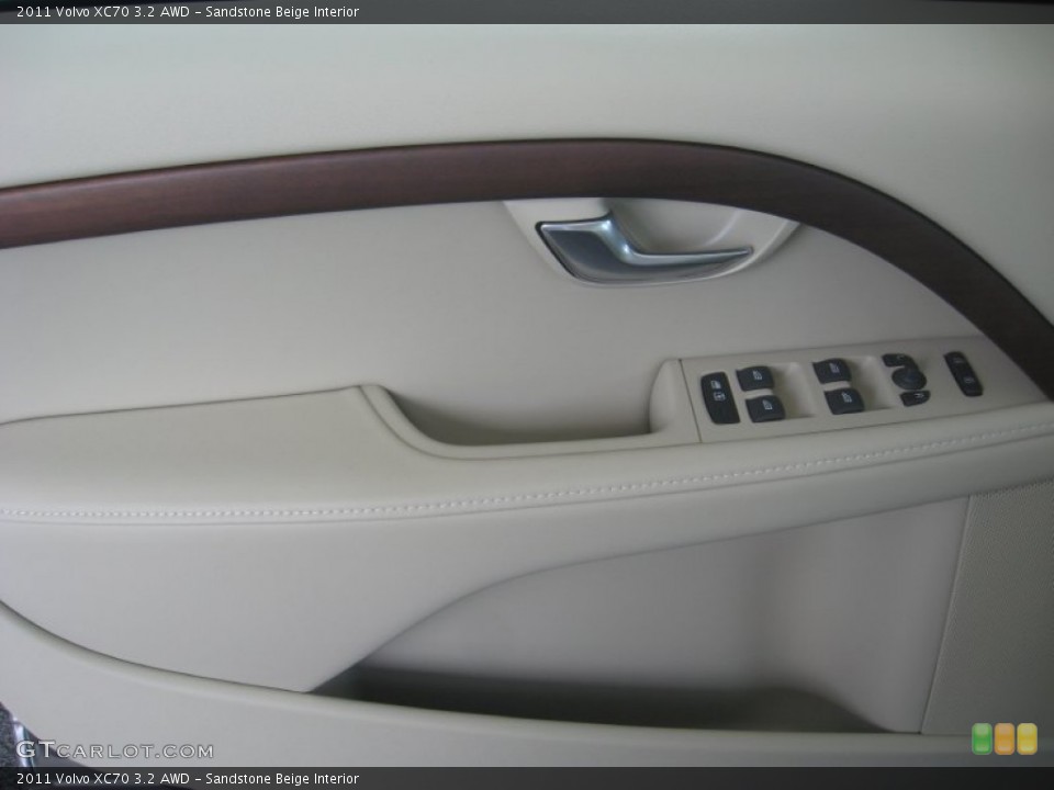 Sandstone Beige Interior Controls for the 2011 Volvo XC70 3.2 AWD #49994011