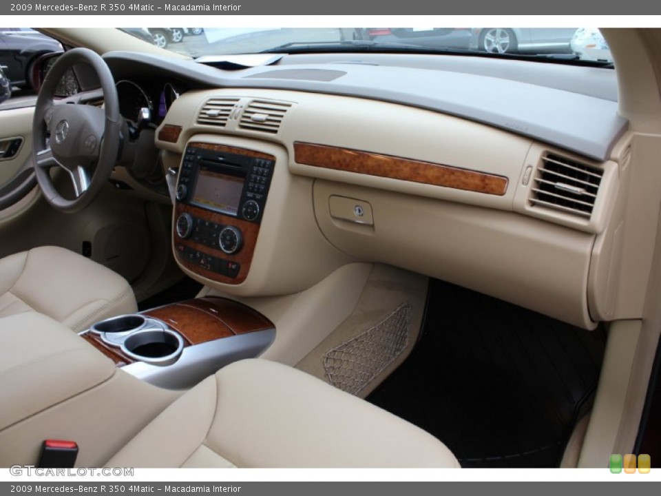 Macadamia Interior Dashboard for the 2009 Mercedes-Benz R 350 4Matic #50015596