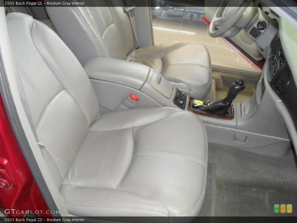 Medium Gray Interior Photo for the 2003 Buick Regal GS #50035454