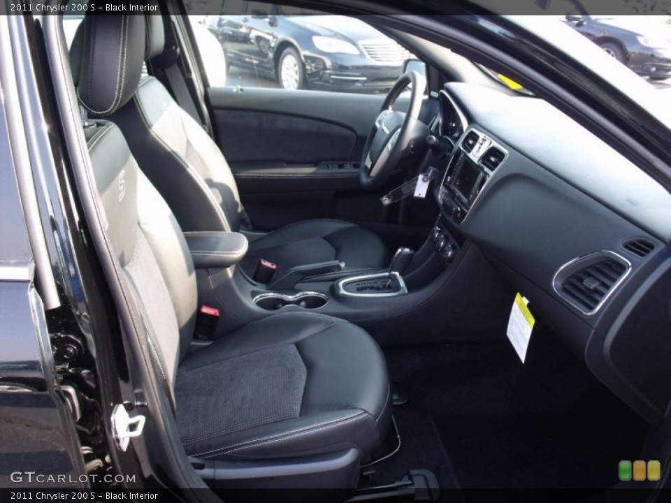 Black Interior Photo for the 2011 Chrysler 200 S #50065201