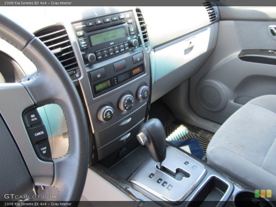 Gray Interior Photo for the 2008 Kia Sorento EX 4x4 #50081494