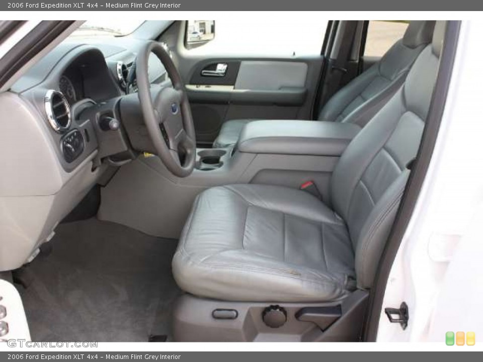 Medium Flint Grey Interior Photo for the 2006 Ford Expedition XLT 4x4 #50088057