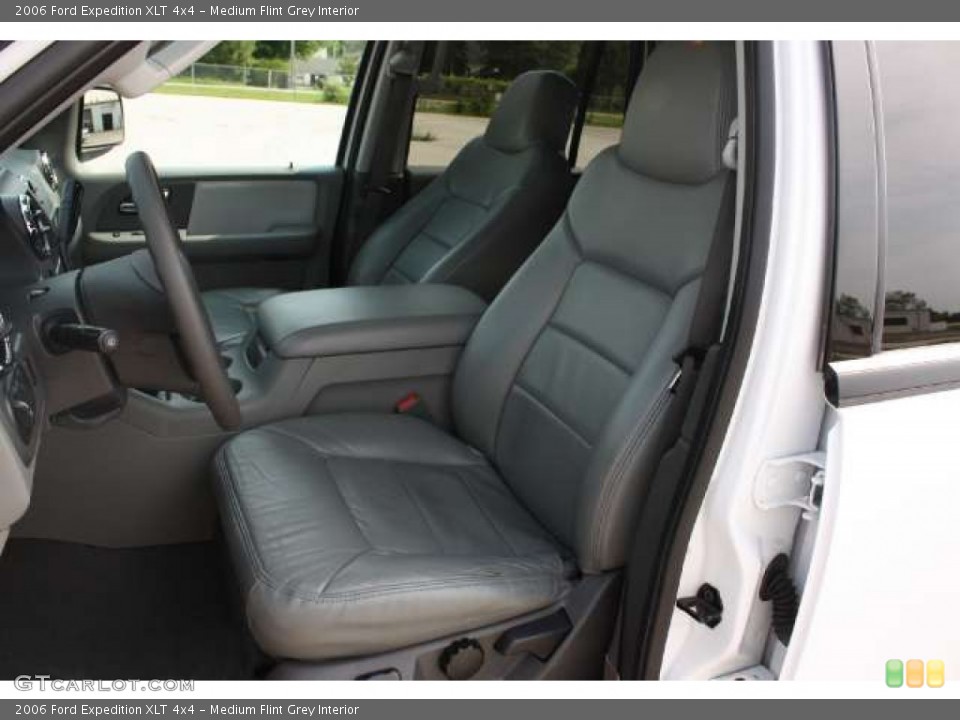 Medium Flint Grey Interior Photo for the 2006 Ford Expedition XLT 4x4 #50088072