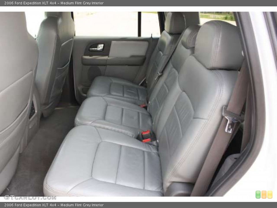 Medium Flint Grey Interior Photo for the 2006 Ford Expedition XLT 4x4 #50088114