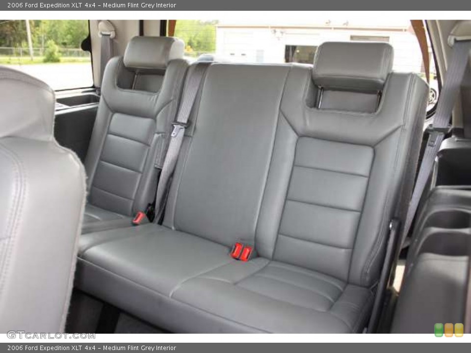 Medium Flint Grey Interior Photo for the 2006 Ford Expedition XLT 4x4 #50088129