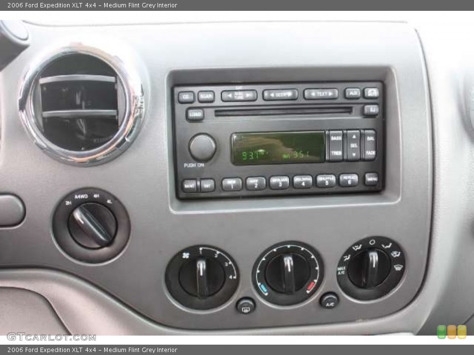 Medium Flint Grey Interior Controls for the 2006 Ford Expedition XLT 4x4 #50088174
