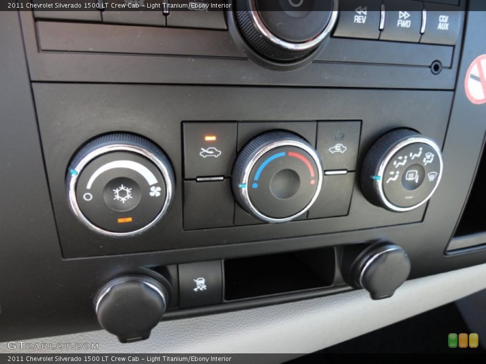 Light Titanium/Ebony Interior Controls for the 2011 Chevrolet Silverado 1500 LT Crew Cab #50093490