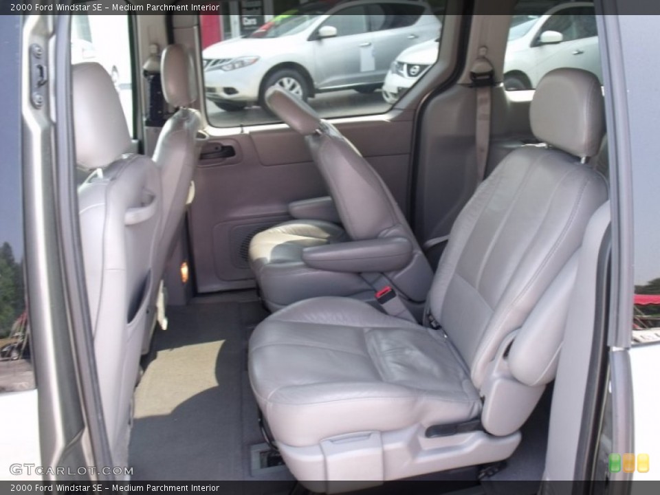 Medium Parchment Interior Photo for the 2000 Ford Windstar SE #50117574