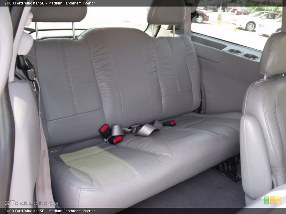 Medium Parchment Interior Photo for the 2000 Ford Windstar SE #50117604