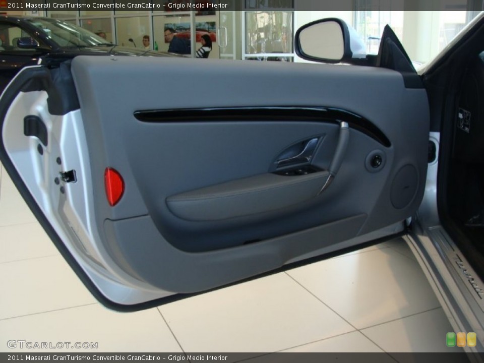 Grigio Medio Interior Door Panel for the 2011 Maserati GranTurismo Convertible GranCabrio #50130942