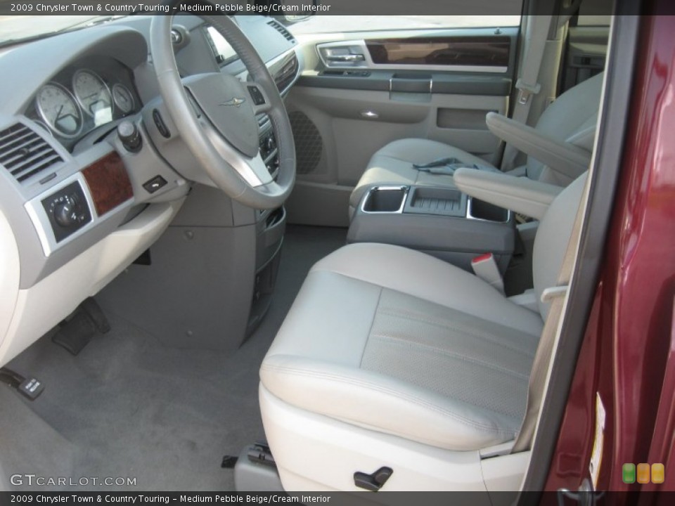 Medium Pebble Beige/Cream Interior Photo for the 2009 Chrysler Town & Country Touring #50142562