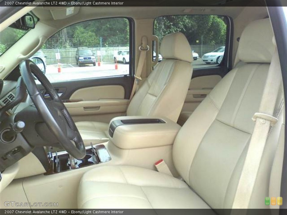 Ebony/Light Cashmere Interior Photo for the 2007 Chevrolet Avalanche LTZ 4WD #50144473