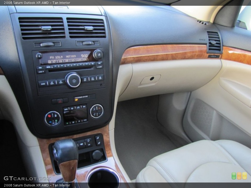 Tan Interior Dashboard for the 2008 Saturn Outlook XR AWD #50148730