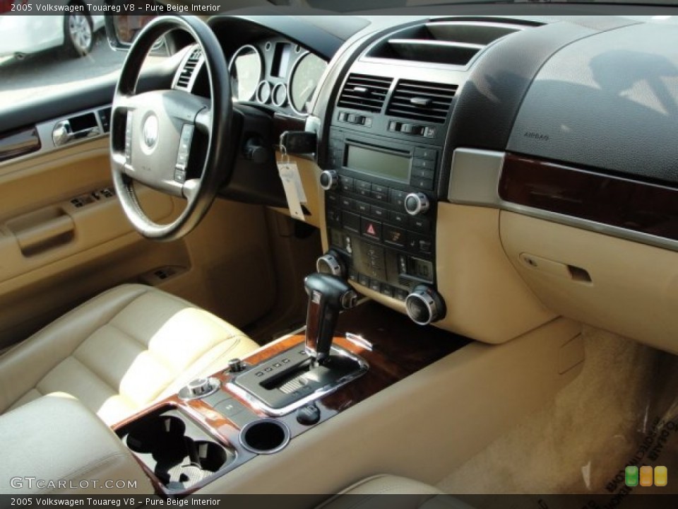 Pure Beige Interior Photo for the 2005 Volkswagen Touareg V8 #50162144