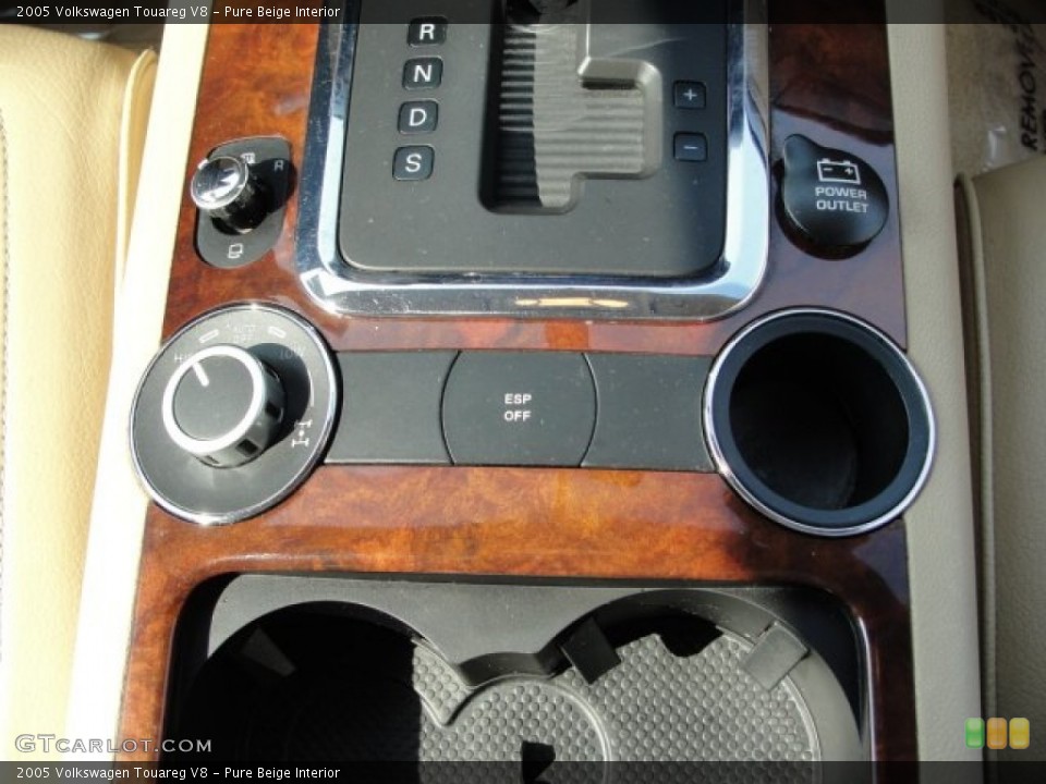 Pure Beige Interior Controls for the 2005 Volkswagen Touareg V8 #50162177