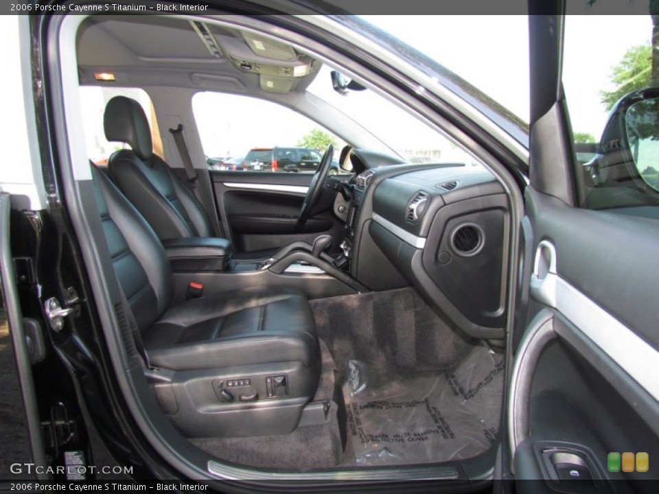 Black Interior Photo for the 2006 Porsche Cayenne S Titanium #50170163