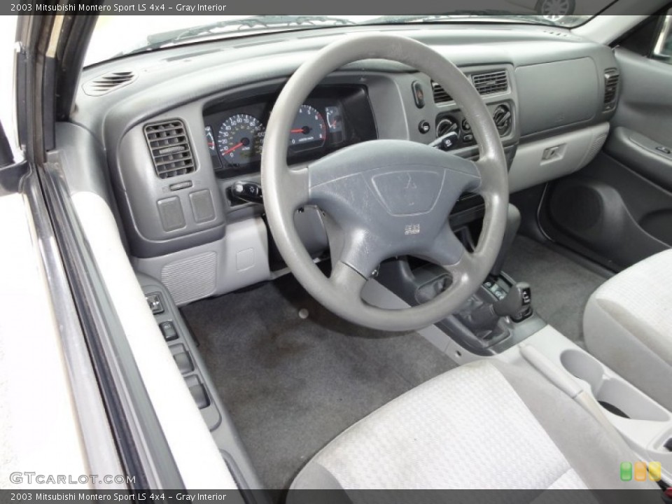 Gray Interior Photo for the 2003 Mitsubishi Montero Sport LS 4x4 #50173109