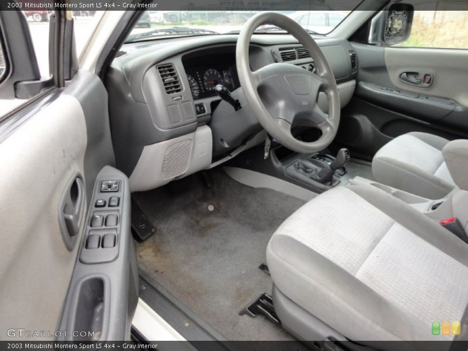 Gray Interior Photo for the 2003 Mitsubishi Montero Sport LS 4x4 #50173121