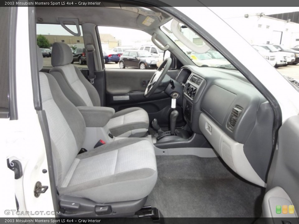 Gray Interior Photo for the 2003 Mitsubishi Montero Sport LS 4x4 #50173236