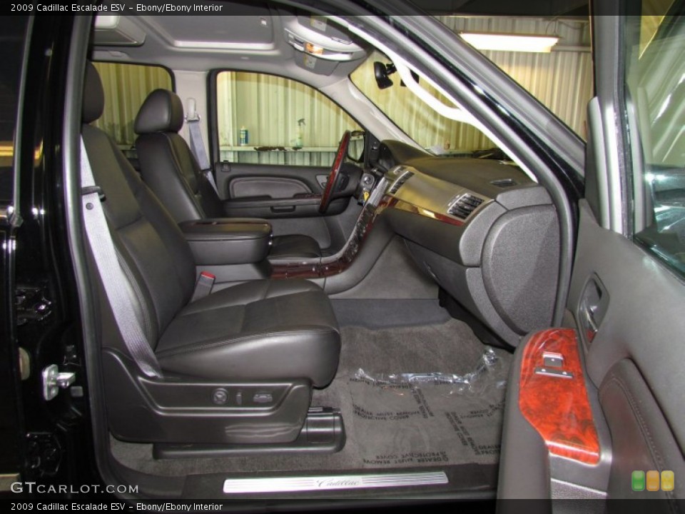 Ebony/Ebony Interior Photo for the 2009 Cadillac Escalade ESV #50174130