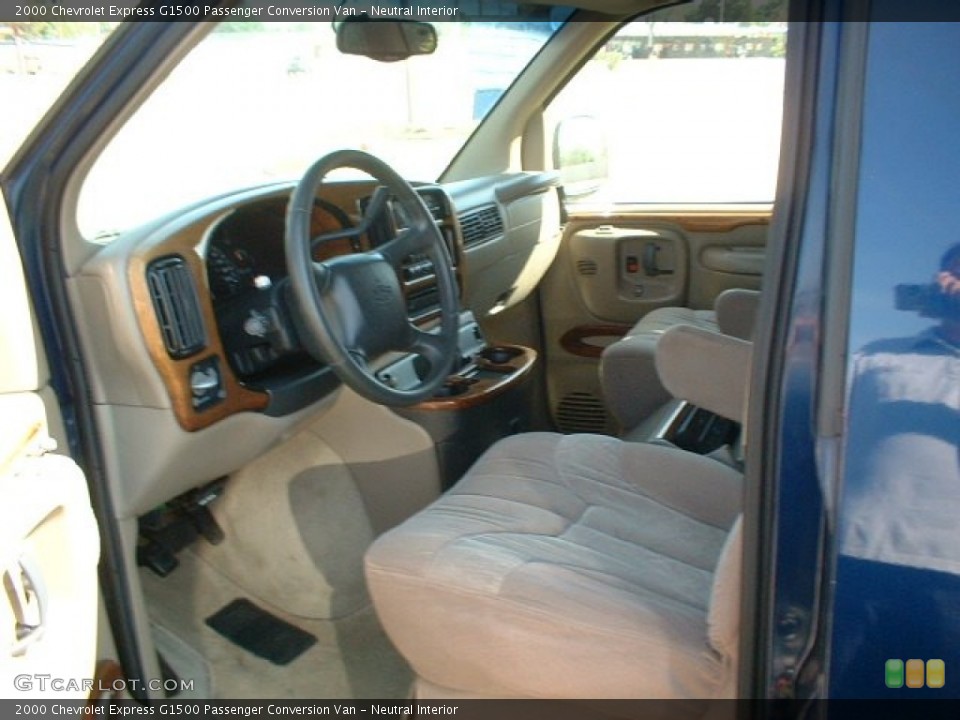 Neutral Interior Photo for the 2000 Chevrolet Express G1500 Passenger Conversion Van #50181980