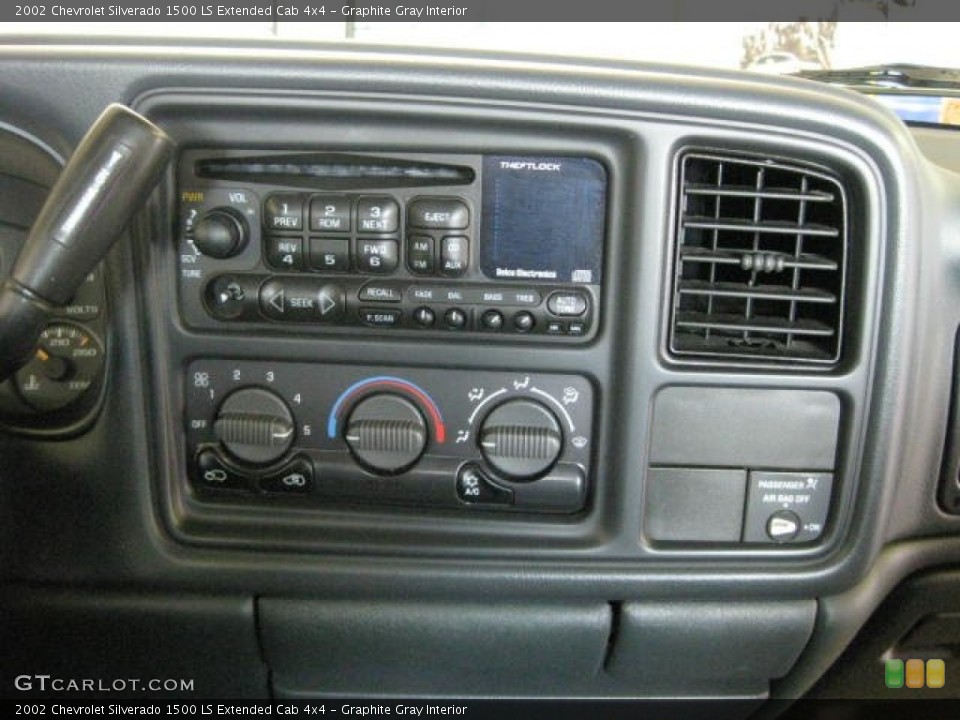 Graphite Gray Interior Controls for the 2002 Chevrolet Silverado 1500 LS Extended Cab 4x4 #50190405