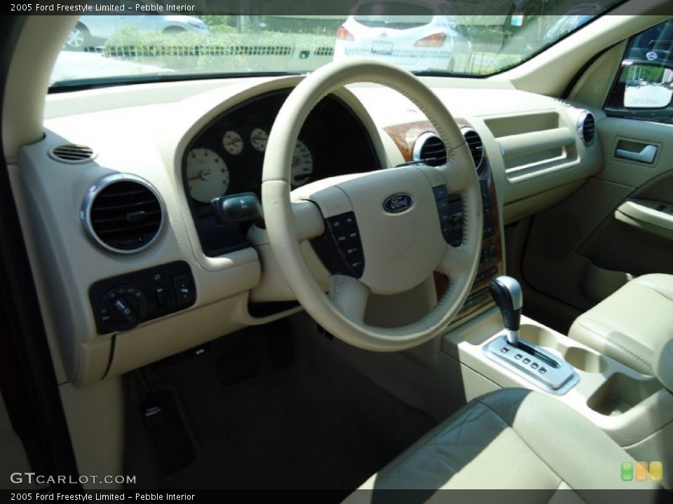 Pebble Interior Photo for the 2005 Ford Freestyle Limited #50231953