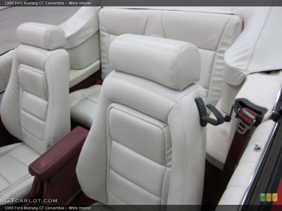 White Interior Photo for the 1986 Ford Mustang GT Convertible #50236075