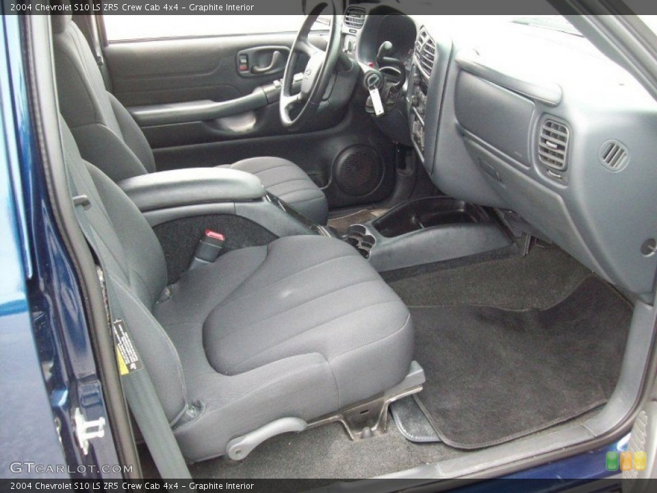Graphite Interior Photo for the 2004 Chevrolet S10 LS ZR5 Crew Cab 4x4 #50236639