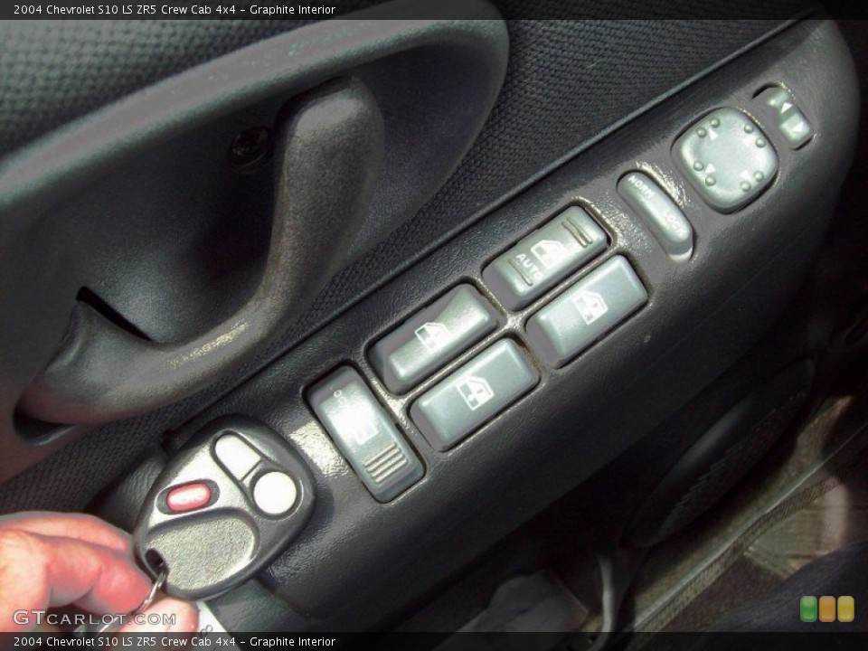 Graphite Interior Controls for the 2004 Chevrolet S10 LS ZR5 Crew Cab 4x4 #50236654