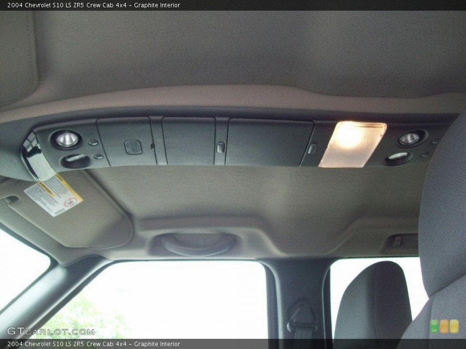 Graphite Interior Controls for the 2004 Chevrolet S10 LS ZR5 Crew Cab 4x4 #50236960