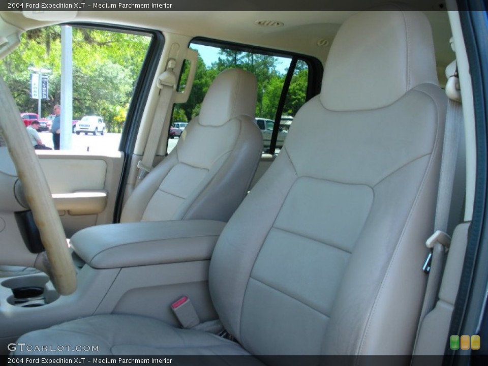 Medium Parchment Interior Photo for the 2004 Ford Expedition XLT #50237398